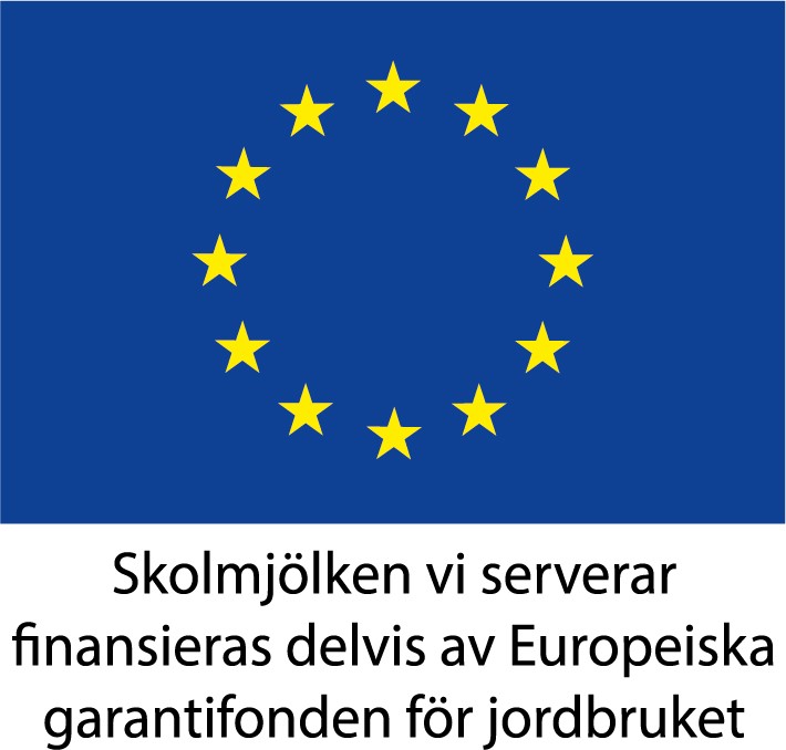 Logotyp EU-flagga med text: Skolmjölken vi serverar finansieras delvis av Europeiska garantifonden för jordbruket