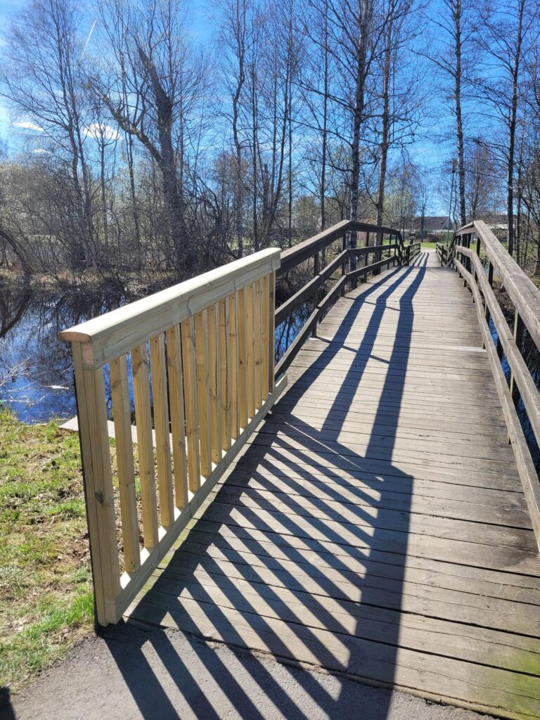 Testsektion på nytt räcke med stående ribbor.