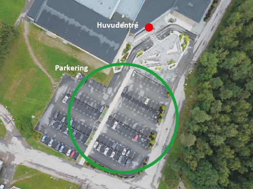 Drönarbild över virda bad- och sportcenters entre och parkering där dessa är markerade.